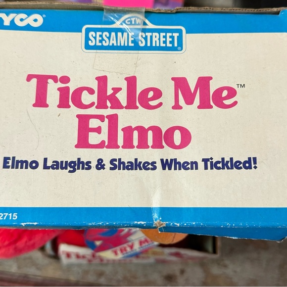 Original tickle me Elmo - Picture 5 of 6